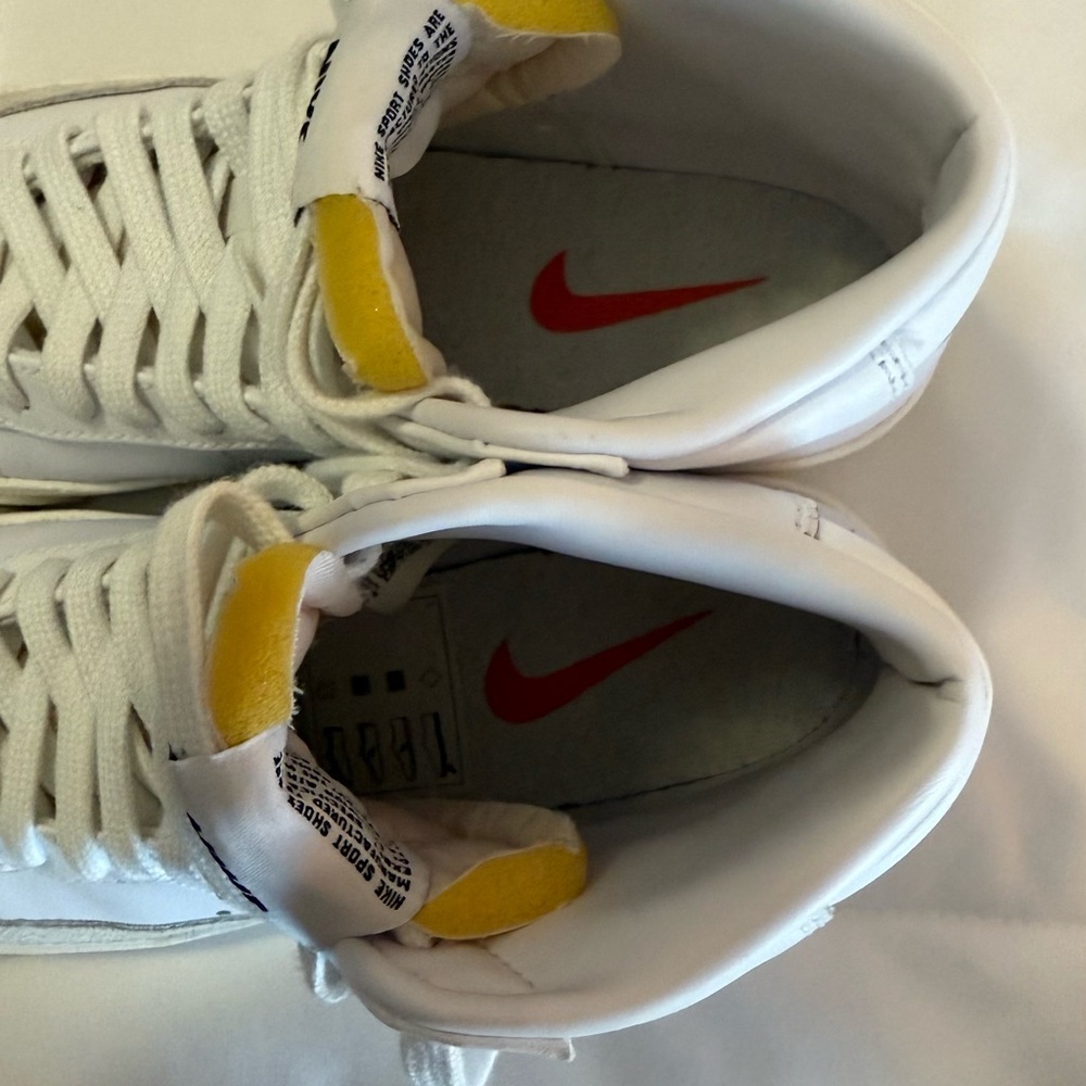 Nike Women's Blazer Mid 77 Sneakers - Picture 2 of 6